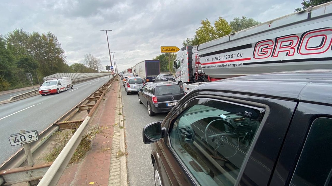 Reisewelle zum langen Pfingstwochenende sorgt für Staus auf Autobahnen