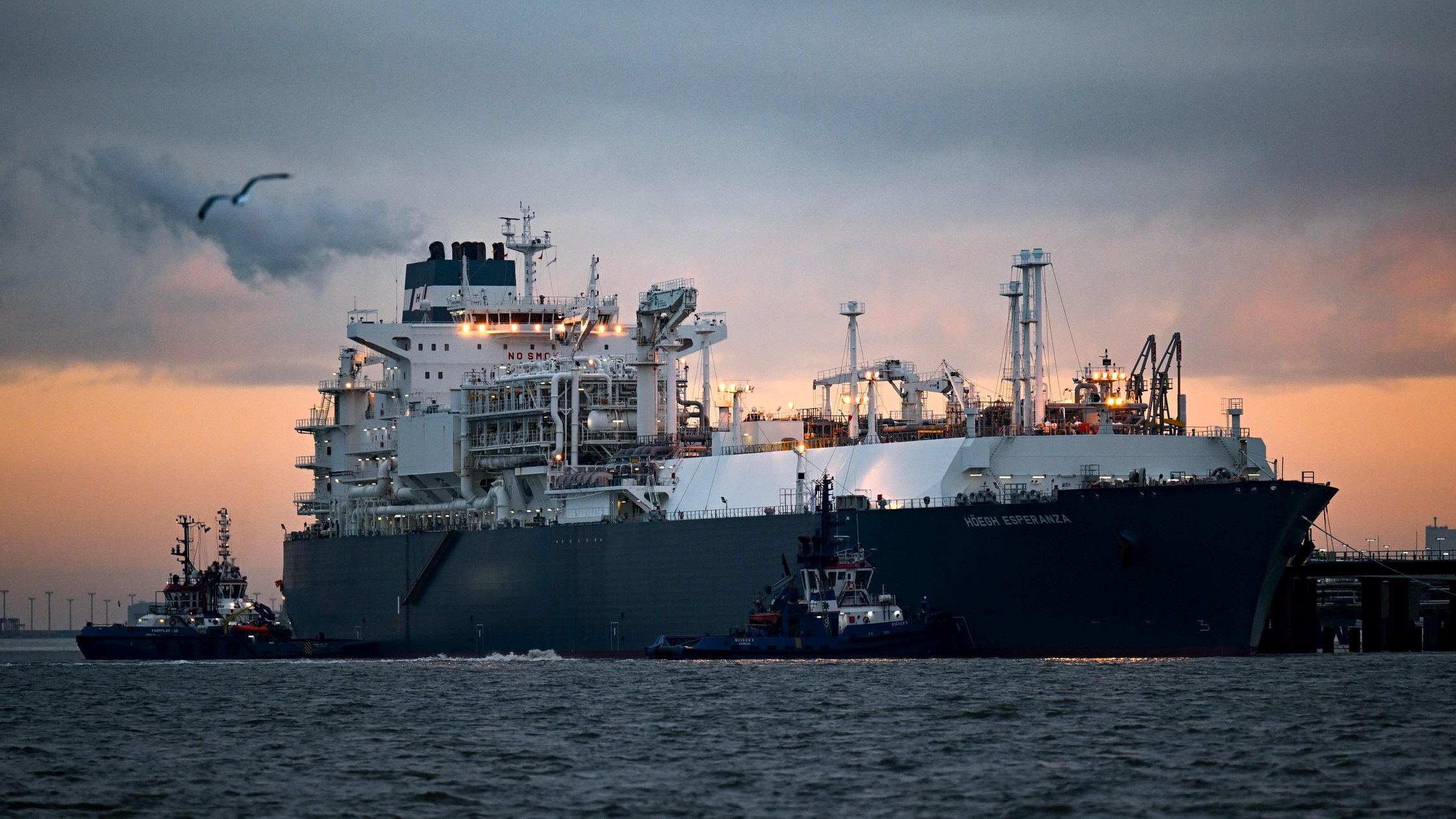 Bundeskanzler Er Ffnet Lng Terminal In Wilhelmshaven Buten Un Binnen