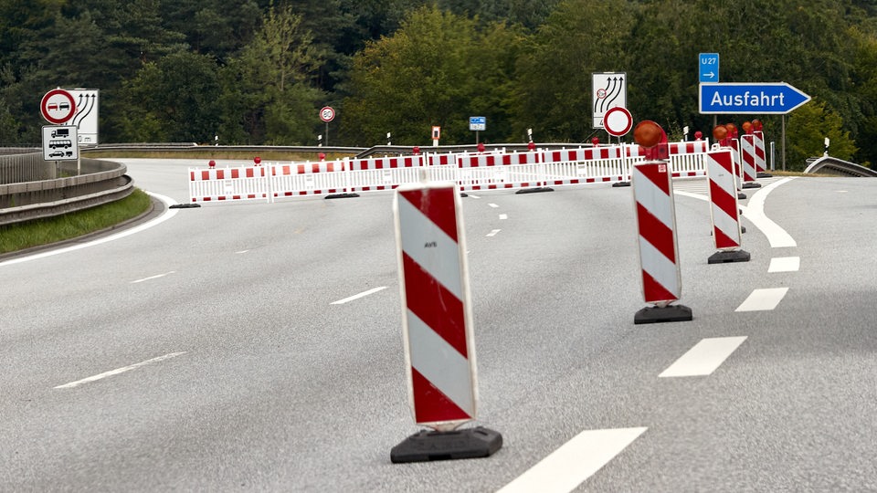 Warntafel Auf Der A Bei Bremen Verursacht Unf Lle Und Vollsperrung