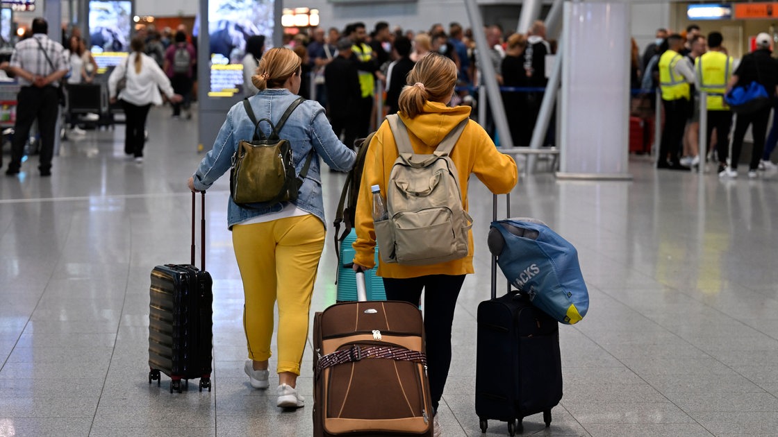 Reiseverkehr Am Bremer Flughafen L Uft Nach Warnstreik Wieder An