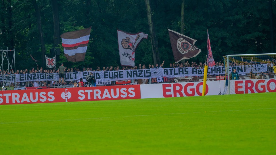 St Pauli Fans Bezeichnen Atlas Delmenhorst Als Nazis Buten Un Binnen