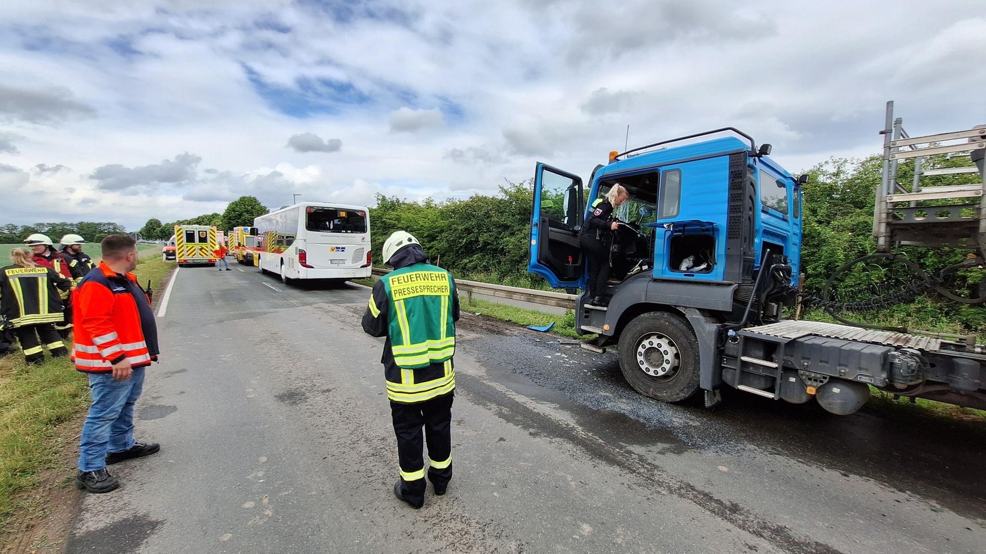 Kinder Bei Unfall Mit Schulbus Und Lkw In Kirchweyhe Verletzt Buten