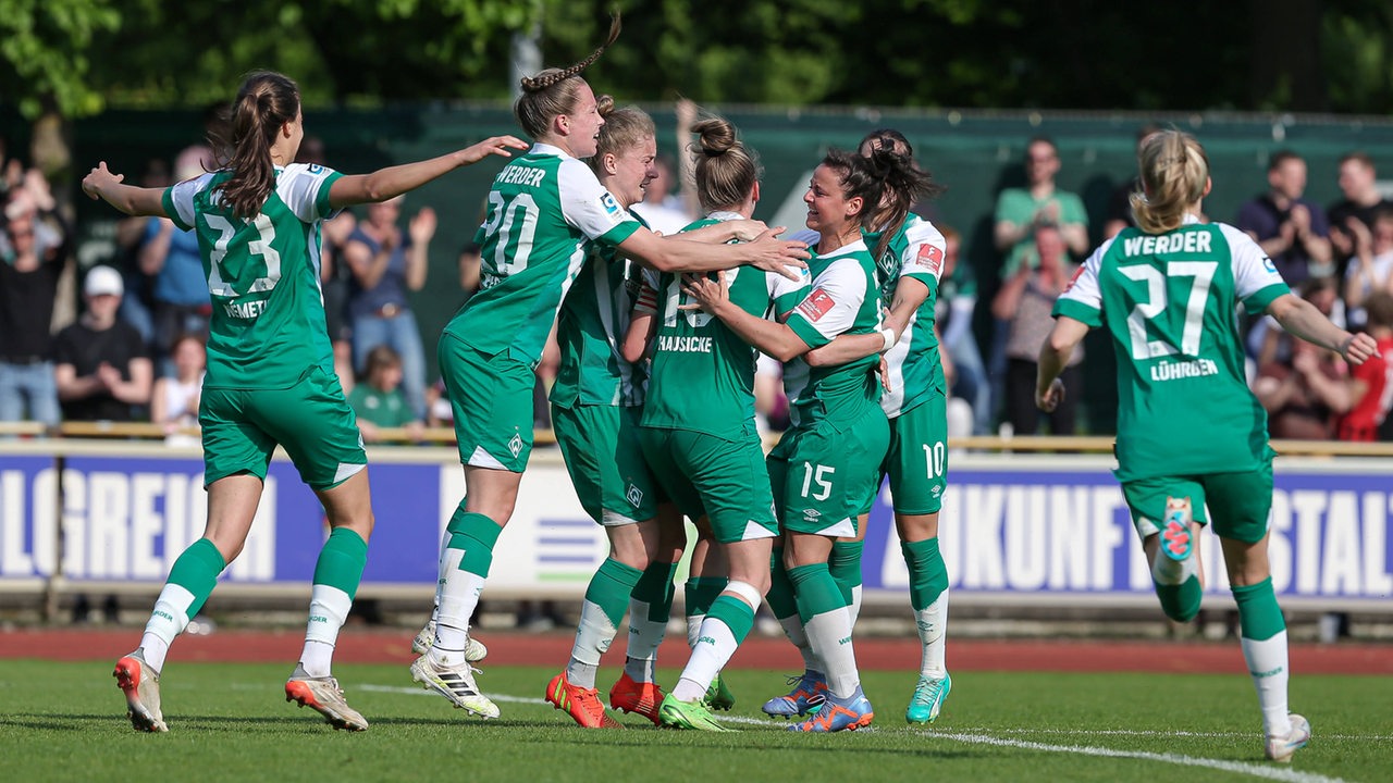 Werder Frauen Feiern Bundesliga Klassenerhalt Nach Meppen Drama Buten