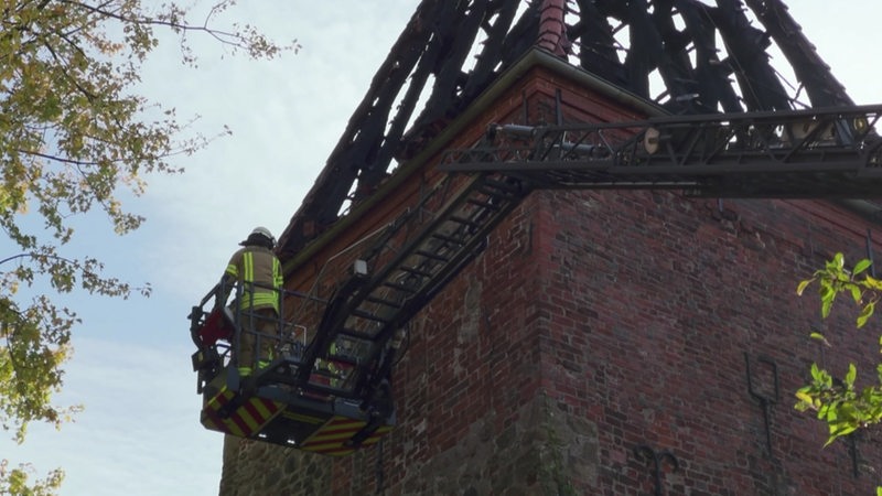 Abgebrannter Turm der Bremerhavener Dionysius-Kirche wird saniert