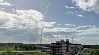 Die neue europäische Trägerrakete Ariane 6 startet am europäischen Weltraumbahnhof in Kourou in Französisch-Guayana erstmals in den Weltraum. Die Rakete hob gegen 21.00 Uhr (MESZ) vom europäischen Weltraumbahnhof in Kourou in Französisch-Guayana ab.