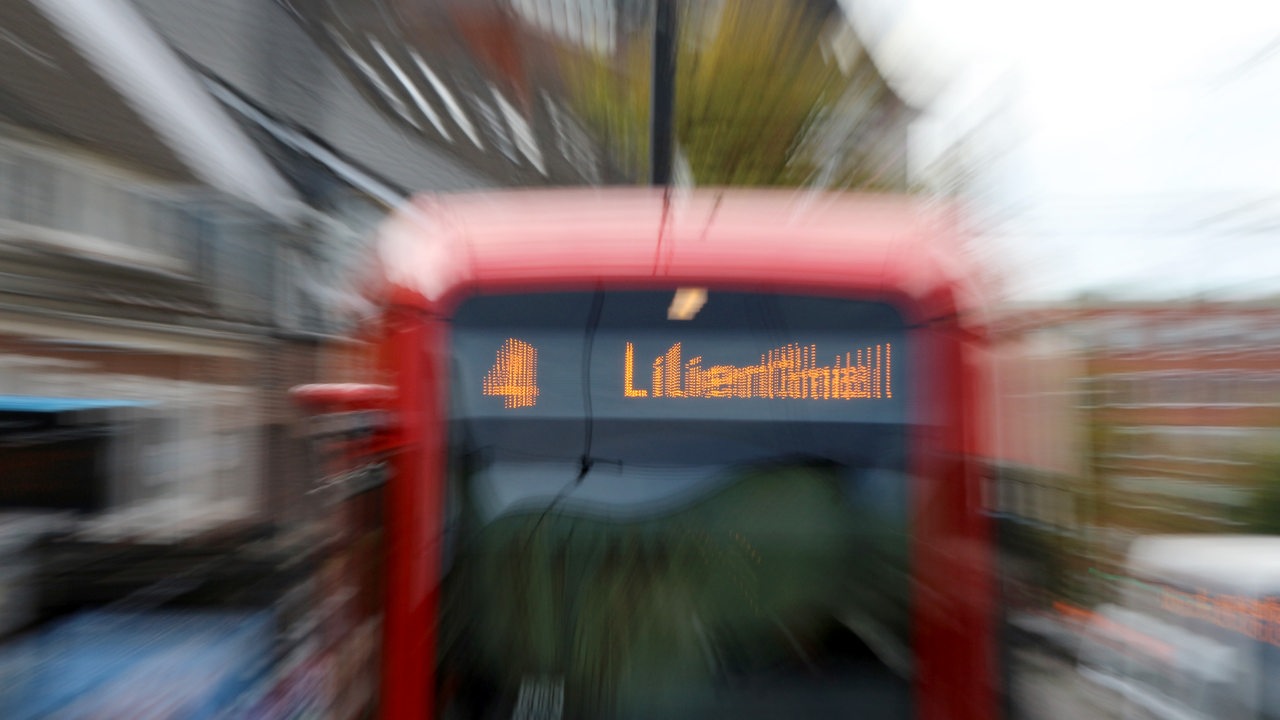 Straßenbahn-Unfall Sorgt Für Umleitungen In Bremen - Buten Un Binnen