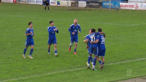 Die Spieler vom Bremer SV jubeln.