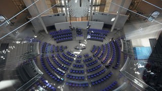 Ein Blick von oben auf den Plenarsaal im Bundestag.