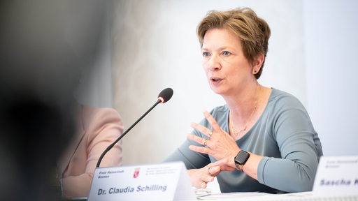 Claudia Schilling (SPD), Senatorin für Justiz und Verfassung sowie für Arbeit, Soziales, Jugend und Integration, bei einer Pressekonferenz nach der Jugend- und Familienministerkonferenz. 