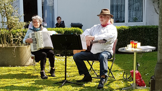 Im Garten Von Rita Wurde Ein Konzert Von Ihren Nachbarn Gespielt Buten Un Binnen