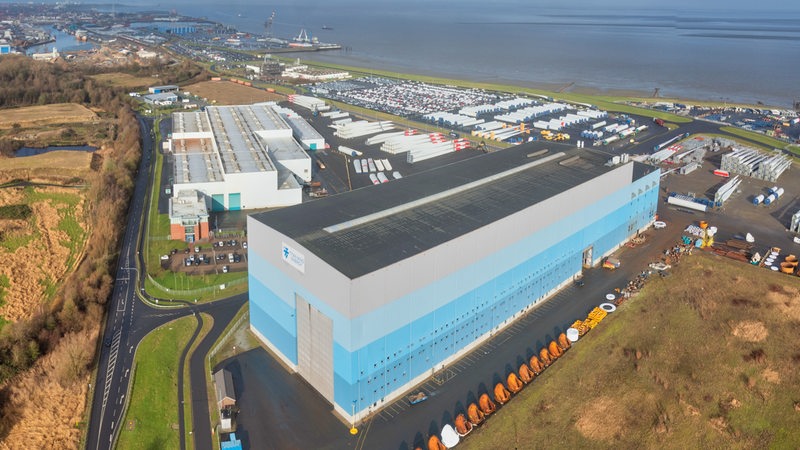 Blick aus der Vogelperspektive auf die Titan-Fabrik in Cuxhaven.