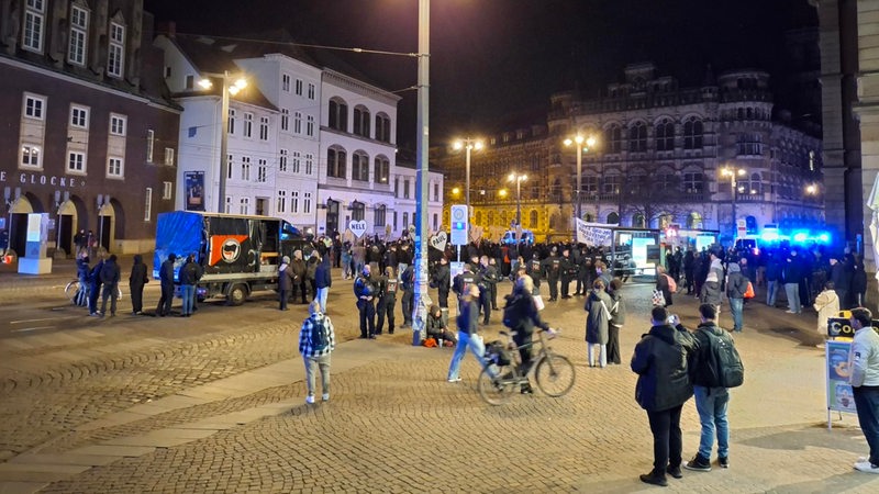 Eine Demonstration an der Bremer Domsheide.