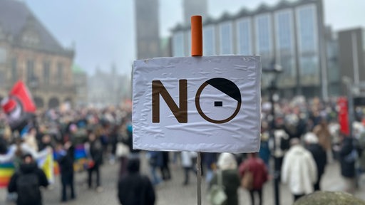 Demonstration gegen die AfD und Merz in Bremen