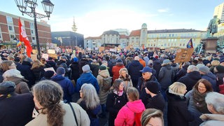 Demo gegen rechts auf dem Theodor-Heuss-Platz in Bremerhaven