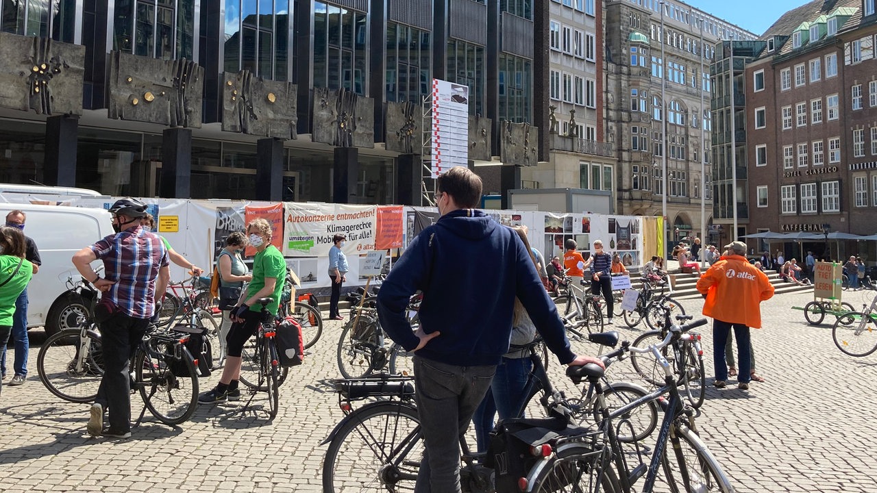 Fahrraddemo Rund 250 Bremer kritisieren Pläne für neue