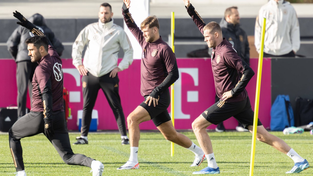 Deutsche Nationalmannschaft Trainiert Mit Neuem EM-Ball - Buten Un Binnen