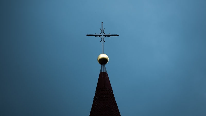 Das Kreuz einer  Kirche.