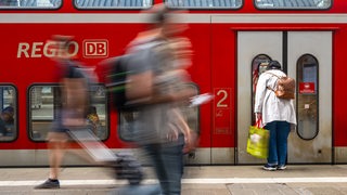Viele Staus und volle Züge zum Ferien-Auftakt rund um Bremen