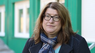 Bremens Sozialsenatorin Anja Stahmann schaut in die Kamera