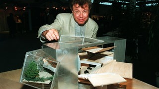 Daniel Libeskind, Architekt und Musiker aus Los Angeles, stellt am 09.09.1995 sein "Musicon"-Modell vor.