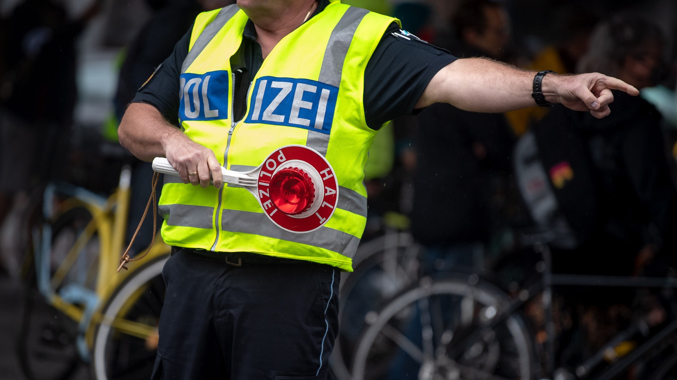 Polizei kontrolliert Fahrradfahrer in Bremen buten un binnen