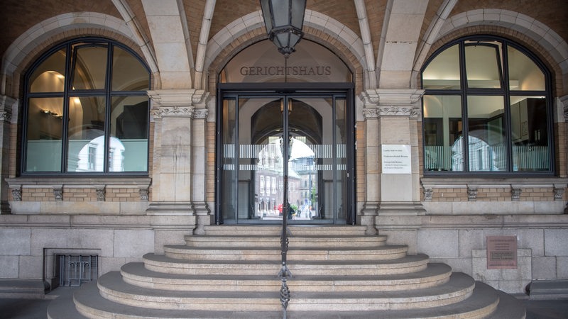 The entrance of the Bremen Regional Court.