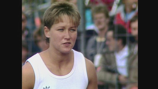 Zu sehen ist die verstorbene Sportlerin Birgit Dressel.