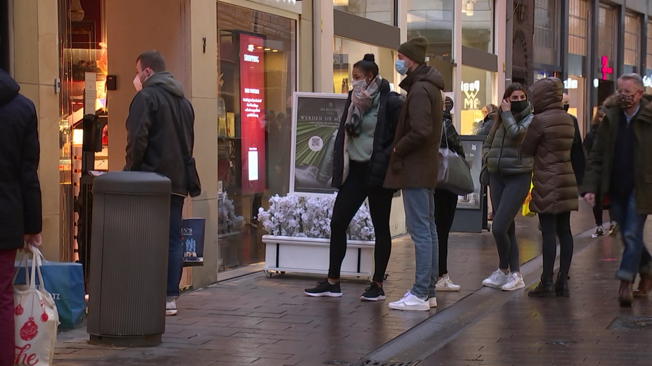 Bremen Vor Dem Lockdown Schlangen Vor Laden Andrang Beim Friseur Buten Un Binnen