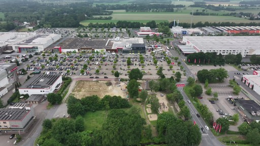 Aus der Luft ist das Gelände des Einkaufszentrums Dodenhof zu sehen.