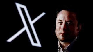 Elon Musk neben einem X, dem Symbol der Plattform X.