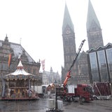 Schnee fällt auf den Bremer Marktplatz