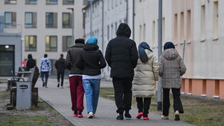 Asylbewerber auf dem Gelände einer Erstaufnahmeeinrichtung