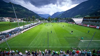 Eindrücke vom Sommer-Trainingslager, das Werder Bremen im Alpenidyll des österreichischen Zillertals verbringt und von einigen Fans begleitet wird.