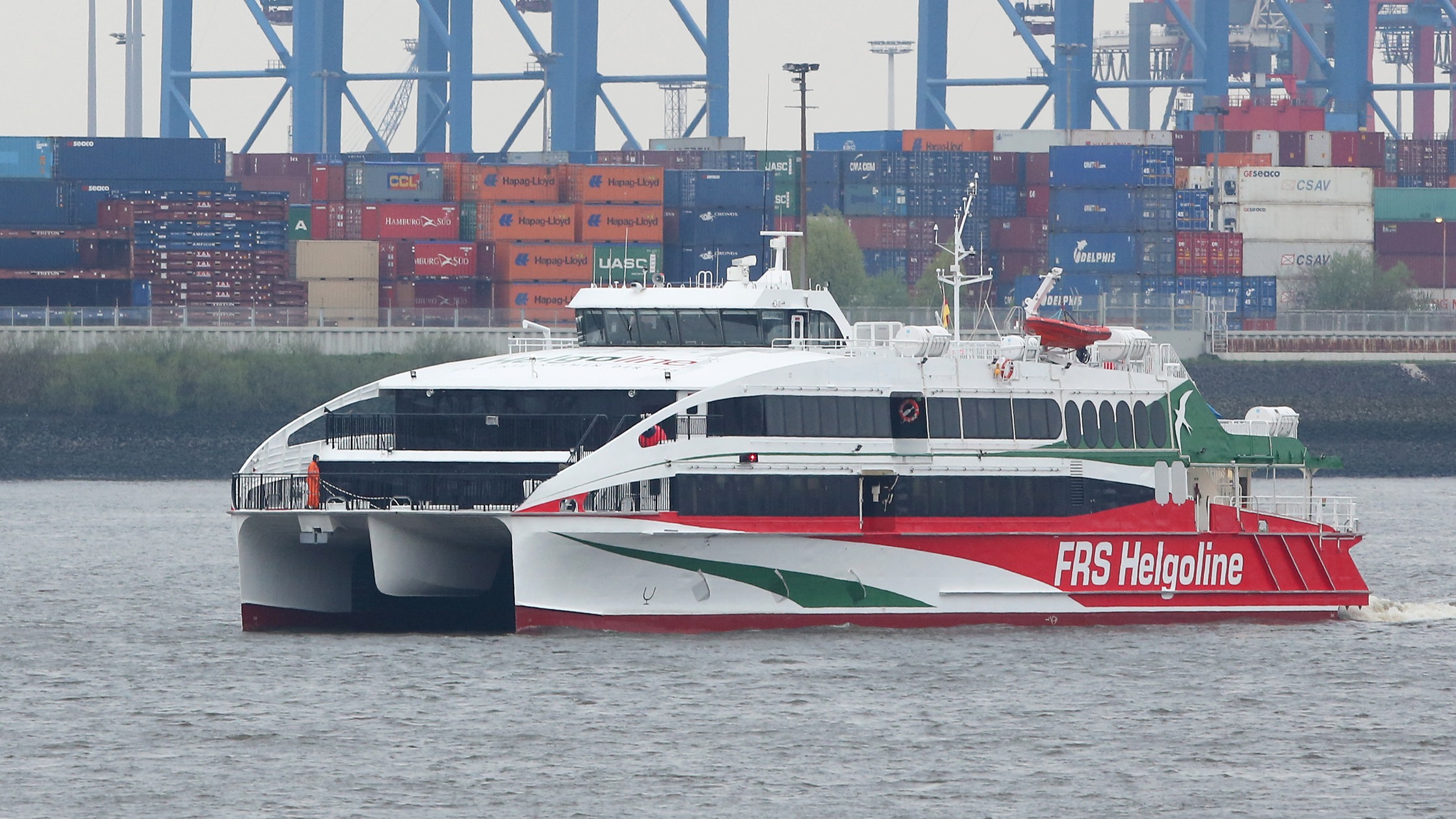 katamaran helgoland brunsbüttel