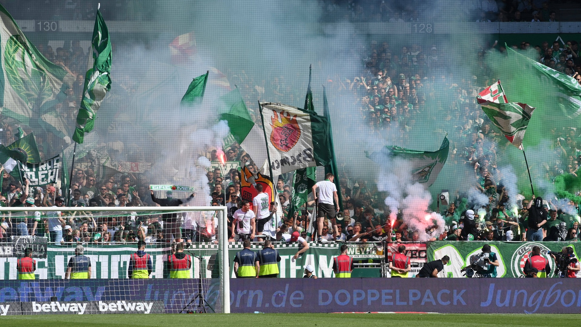 Werder Muss Rekord-Strafe Wegen Pyro-Vergehen Zahlen - Buten Un Binnen