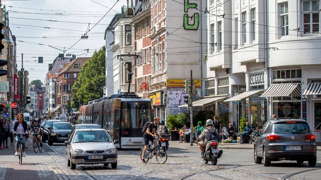 Die Lösungen der Parteien für die Verkehrsprobleme im Land