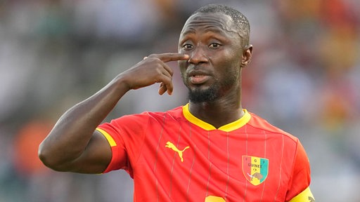 Fußballer Naby Keita im Trikot der Nationalmannschaft von Guinea
