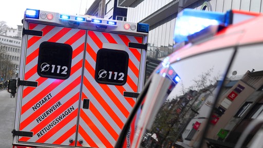 Ein Krankenwagen ist im Einsatz.