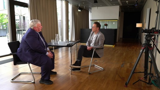 CDU Politiker Jens Eckhoff im Interview mit Felix Krömer.