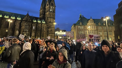 Demonstration "Laut gegen rechts" auf dem Bremer Domshof