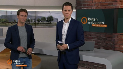 Die Moderatoren János Kereszti und Yannick Lowin im Studio von buten un binnen.