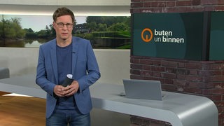 Moderator Felix Krömer im buten un binnen Studio