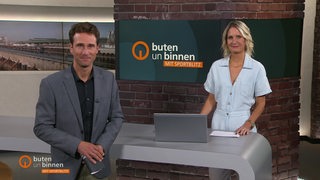 Die Moderatoren Janos Kereszti und Janna Betten im Studio von buten un binnen