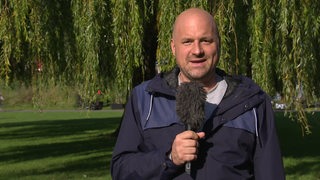 Der Wettermoderator Heyko Habben im Park