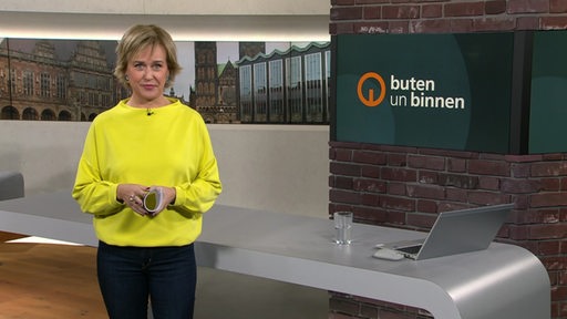 Die Moderatorin Kirsten Rademacher im Studio von buten un binnen