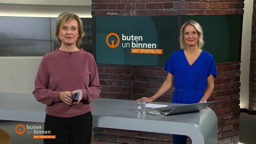 Die Modereatorinnen Kirsten Rademacher und Janna Betten im Stduio von buten un binnen