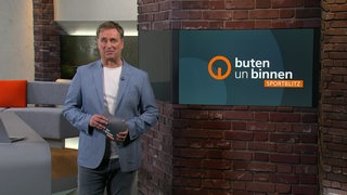 Der Moderator Stephan Schiffner im Studio von buten un binnen