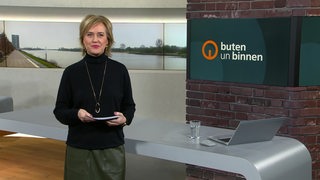 Moderatorin Kirsten Rademacher im Studio von buten un binnen.