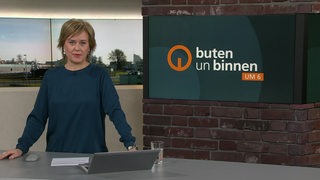 Die Moderatorin Kirsten Rademacher im Studio von buten un binnen