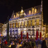 Publikum vor Schütting beim Musikfest bei Nacht